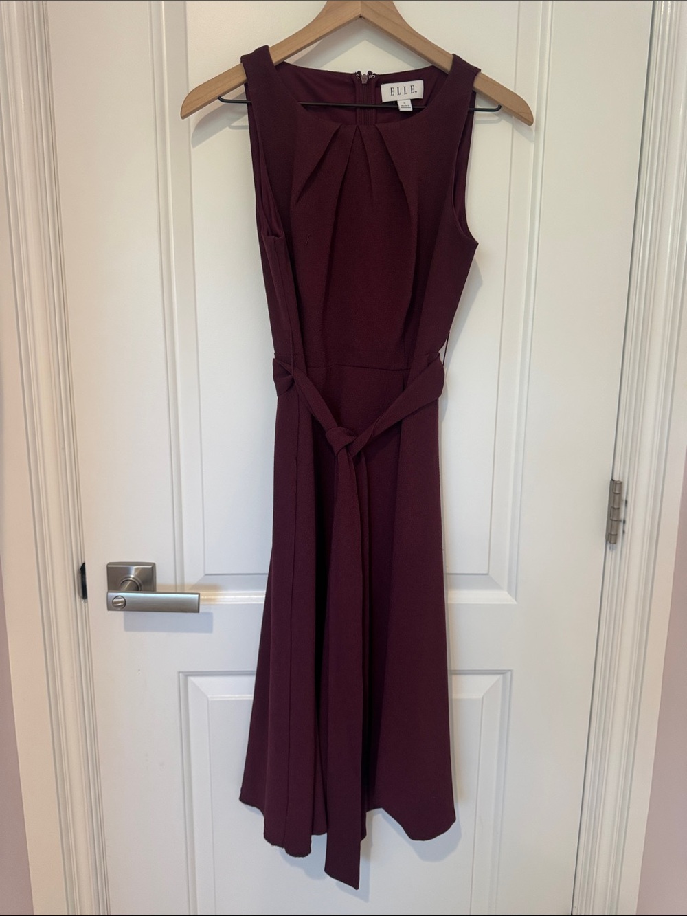 ELLE Sleeveless Midi Dress in Wine